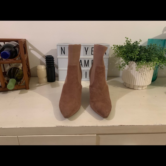 Steve Madden Shoes - Women’s tan steve madden knit ankle boots size 9